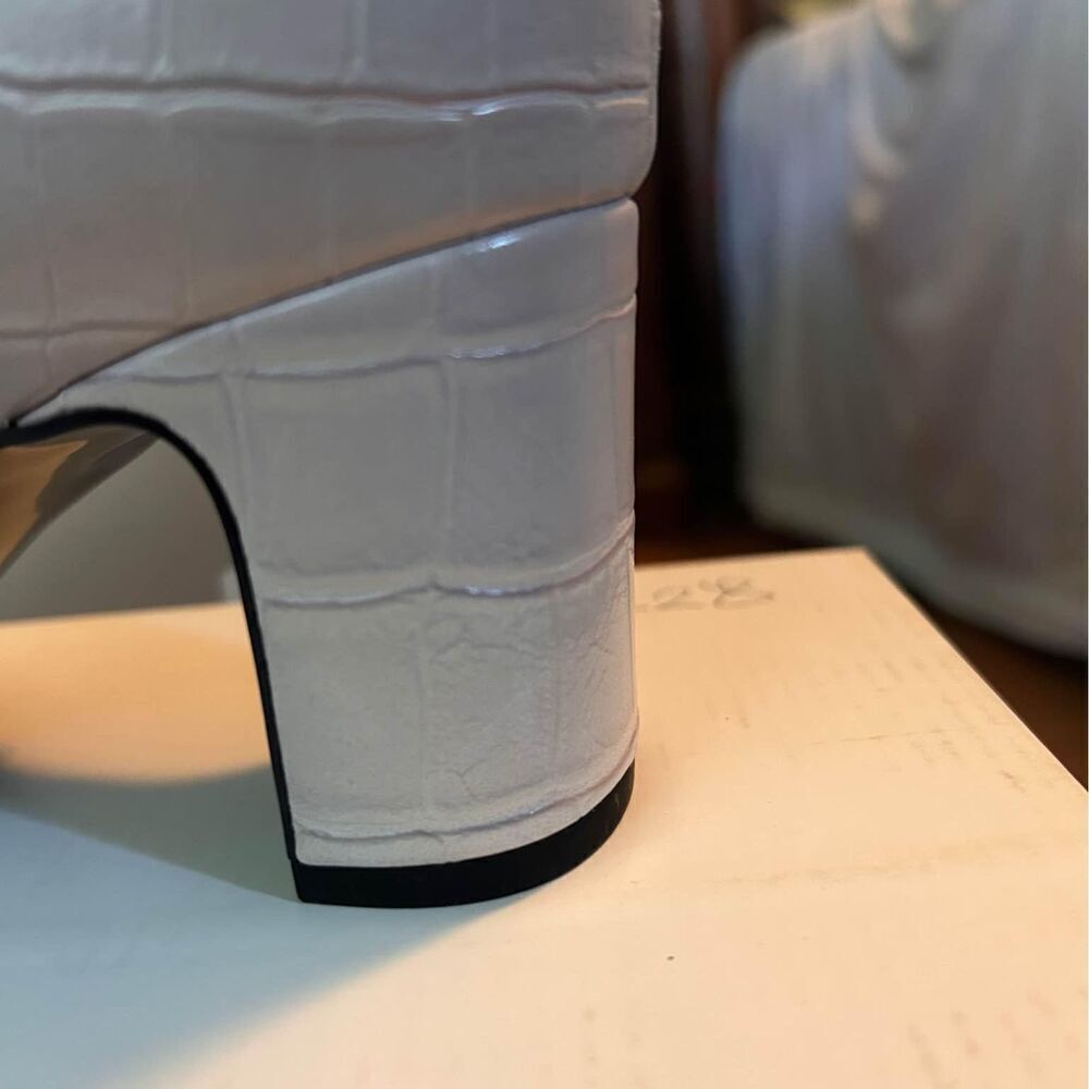 New in the box! Calvin Klein Ivory Croc women booties - Picture 6 of 6